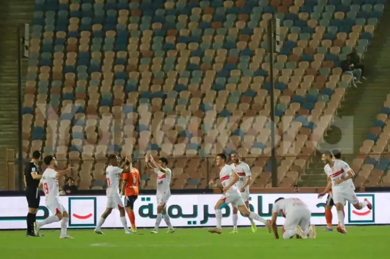 احتفال لاعبو الزمالك بهدف محمد شحاتة أمام فاركو